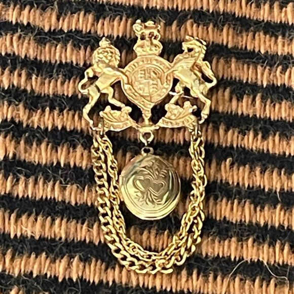 Vintage Chatelaine Lion Horse Crest Hanging Sweetheart Picture Locket Brooch - Picture 8 of 8